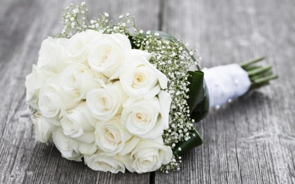 Hoa cưới hoa hồng cho hôn lễ đẹp như cổ tích