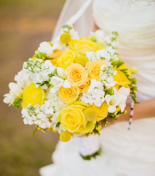 Màu vàng có sức hút rất lớn đối với những cặp đôi đang chuẩn bị tổ chức đám cưới. Bằng những hình ảnh hoa cưới màu vàng đẹp nhất của chúng tôi, chắc chắn sẽ khiến bạn tìm thấy được chiếc bó hoa cưới đầy ấn tượng, tôn lên vẻ đẹp của cô dâu trên lễ đường.