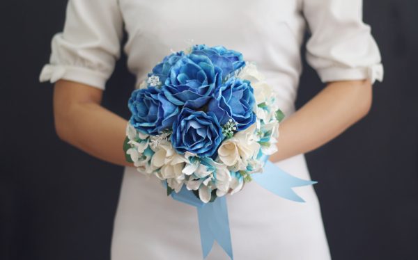 Hoa cưới màu xanh nước biển cho đám cưới dịu ngọt