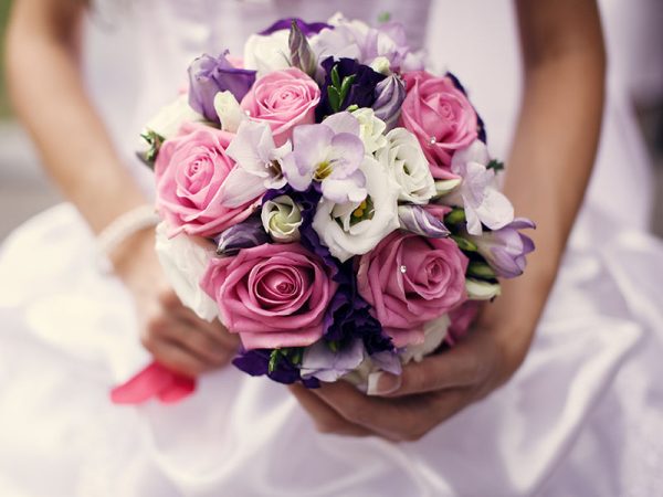 Hoa cưới hoa hồng tím – biểu tượng của sự thuỷ chung
