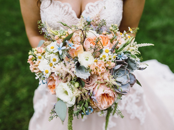 Hoa cưới hoa sen đá cho cô dâu cá tính