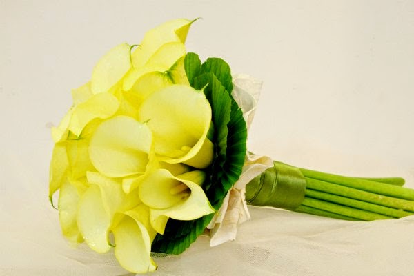 Hôn lễ tháng tư trang nhã với hoa cưới hoa loa kèn