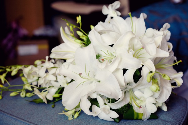 Hôn lễ tháng tư trang nhã với hoa cưới hoa loa kèn