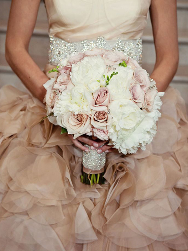 Gợi ý cách chọn hoa cưới theo màu áo cô dâu phù hợp
