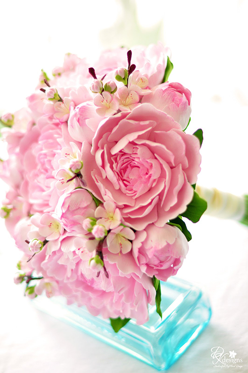 Hoa cưới hoa anh đào cho cô dâu mùa xuân