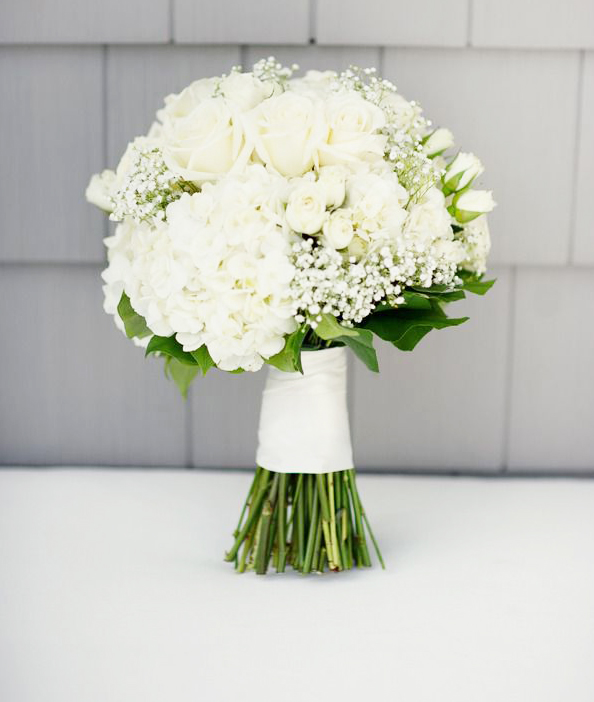 Tinh khôi với hoa cưới hoa hồng trắng